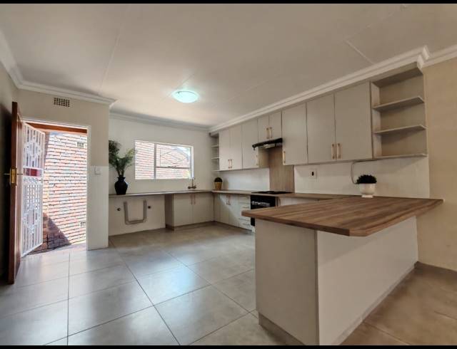 2 BEDROOM TOWNHOUSE FOR SALE IN THREE RIVERS